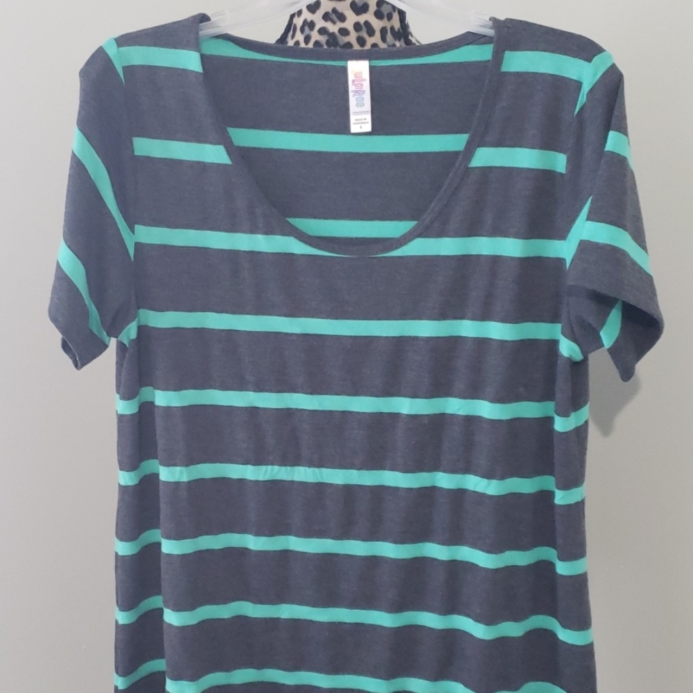 LuLaRoe size L classic tee